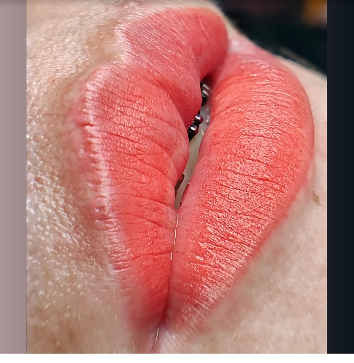 Micropigmentación de labios color coral