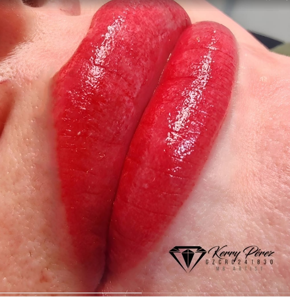 Micropigmentación de labios color rojo
